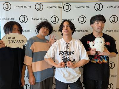 GrfQf6zboAcN8-l.jpg